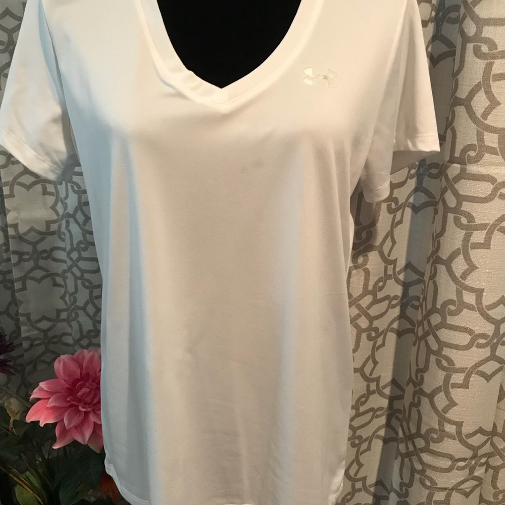UNDER ARMOUR white tee